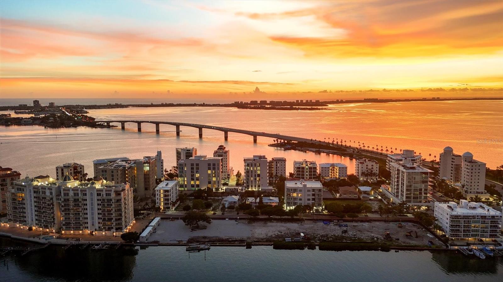 HARBOR HOUSE WEST - Residential