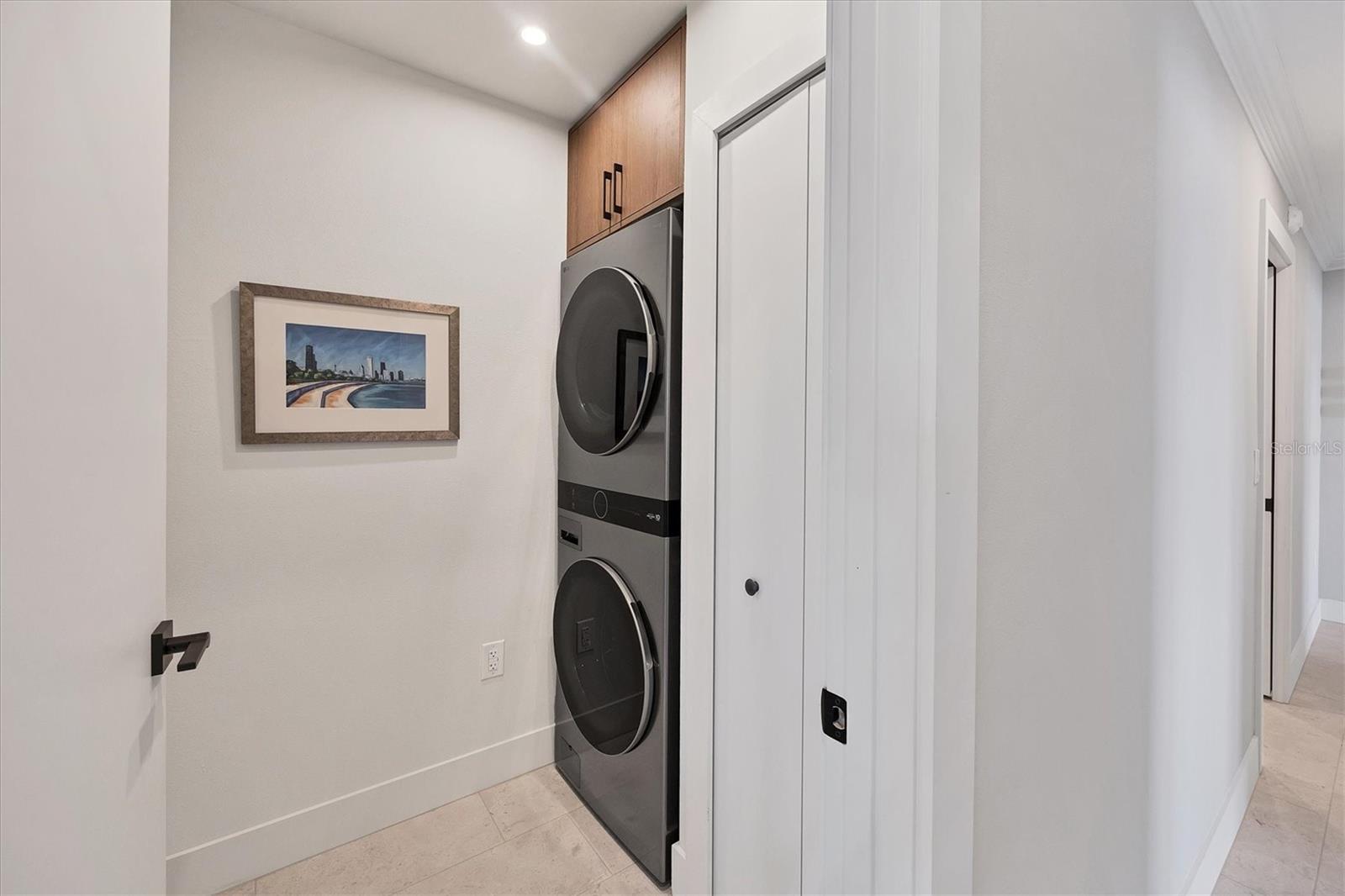 HARBOR HOUSE WEST - Residential