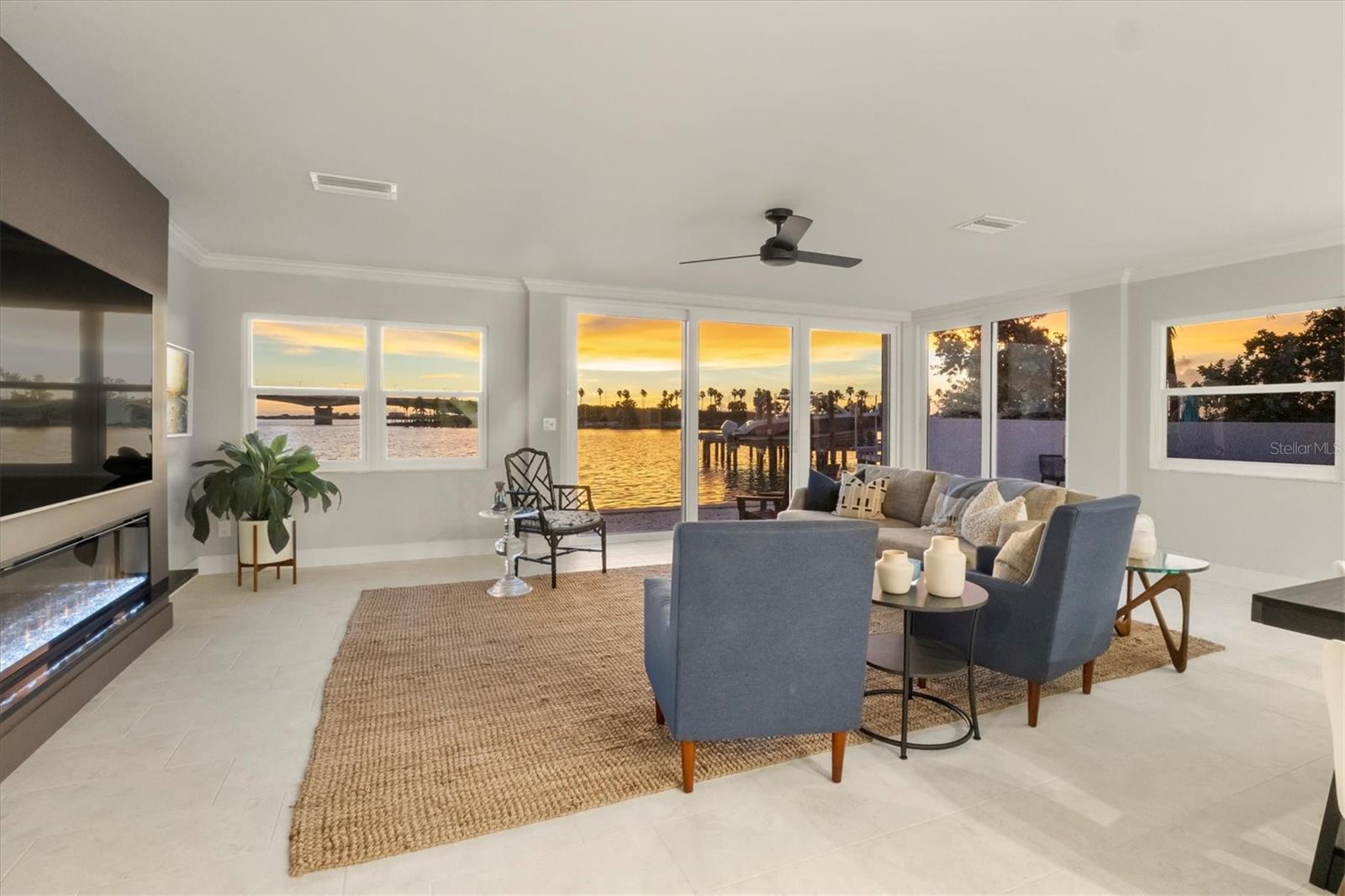 226 GOLDEN GATE POINT 12