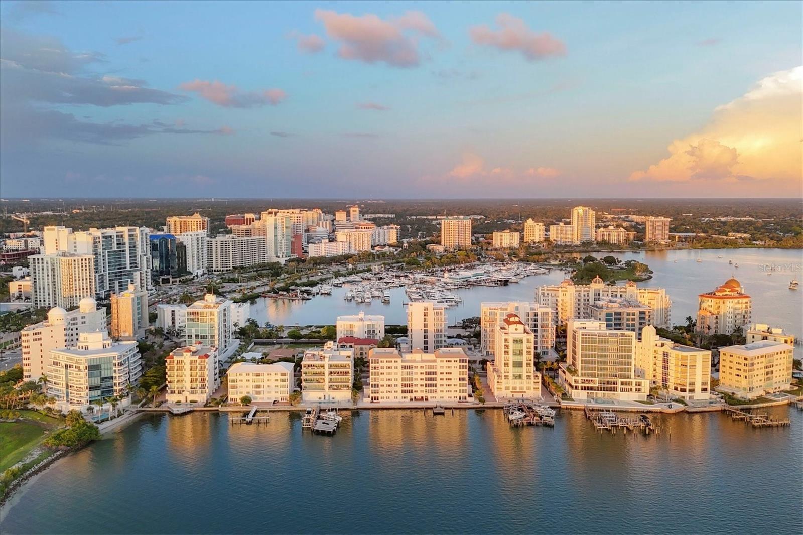 HARBOR HOUSE WEST - Residential