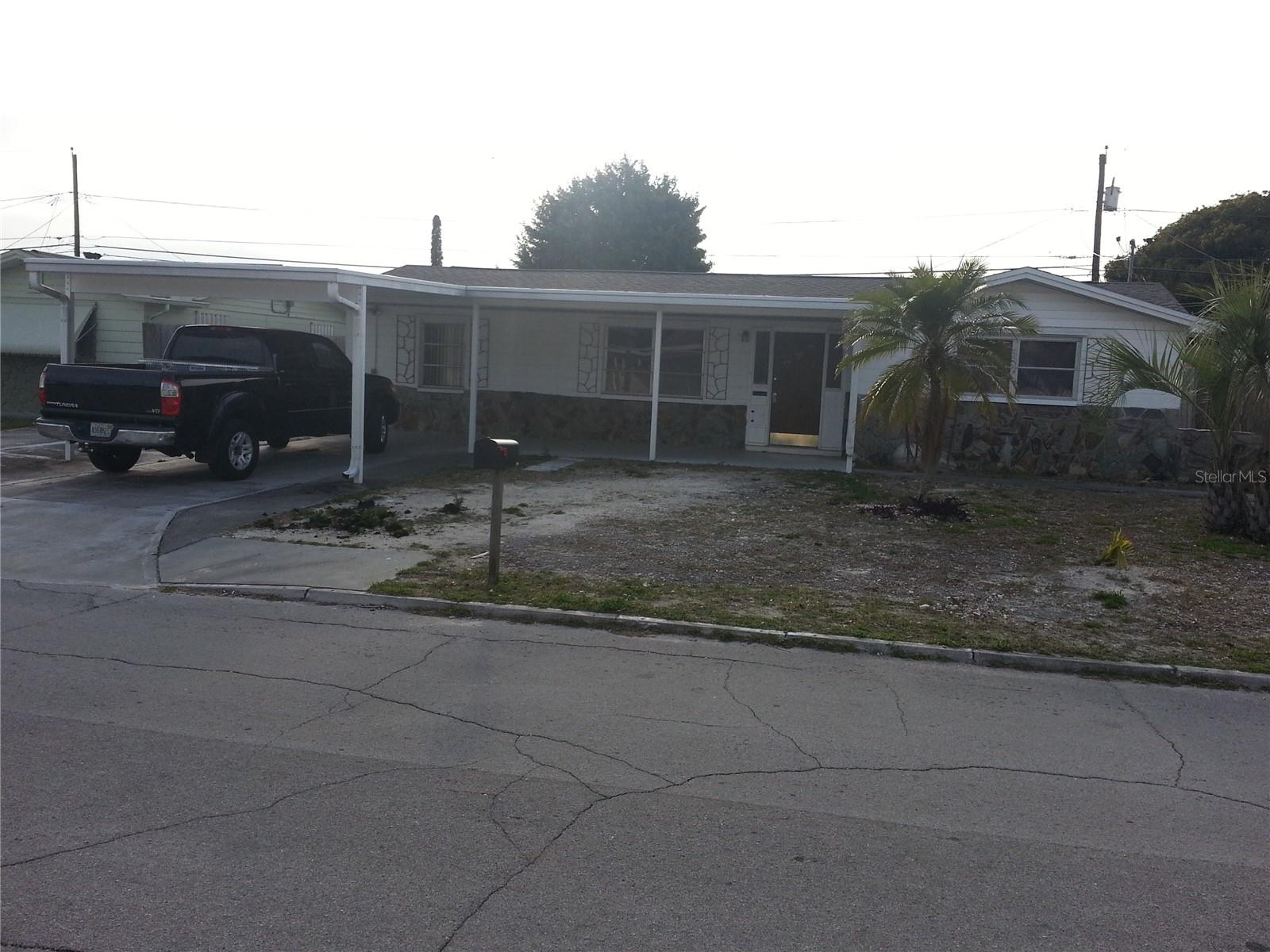 3 Bedroom, 2 Bathroom home located in Holiday, close to shopping, dining and interstate 54 for easy commute. Pets allowed with fees.