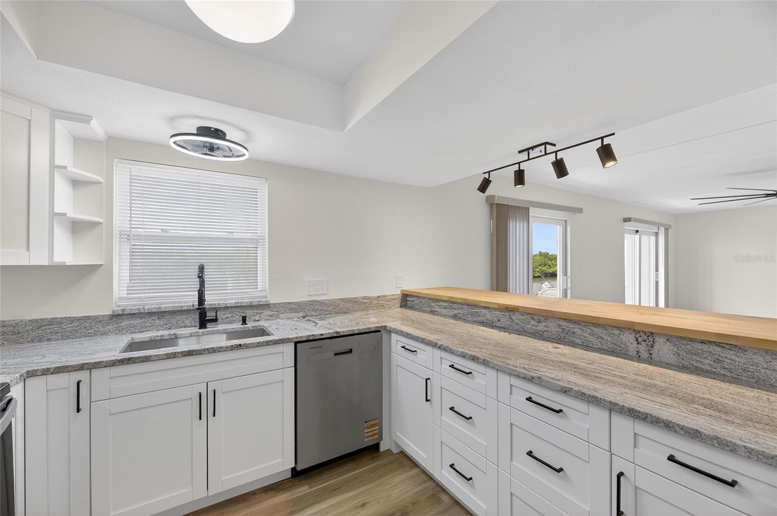 BAY POINTE CONDO - Residential