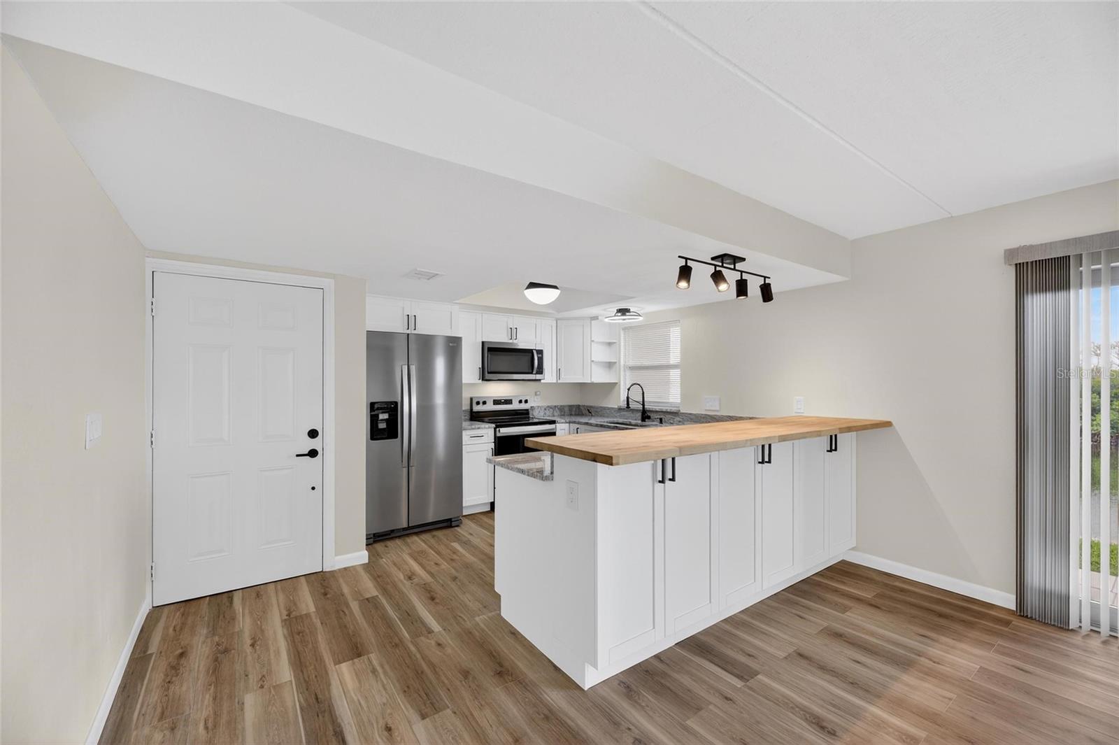 BAY POINTE CONDO - Residential