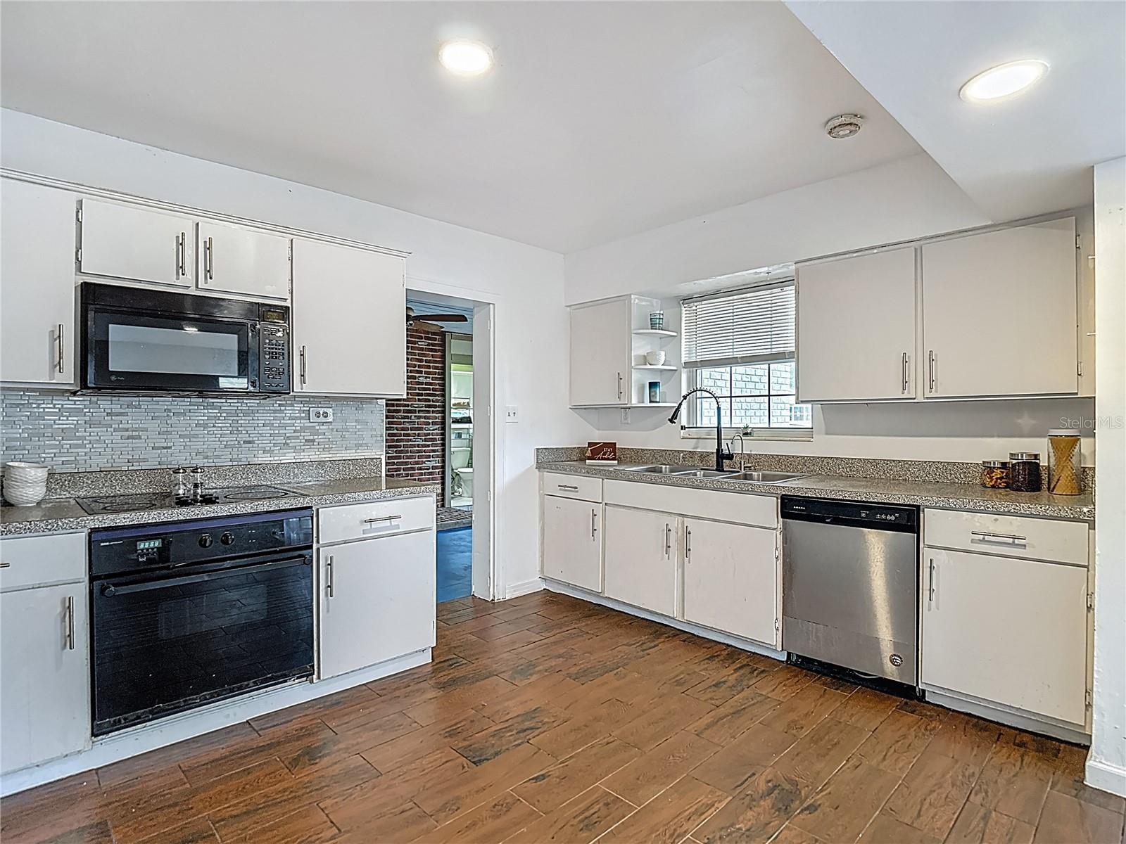 MEADOWS ESTATES - Residential