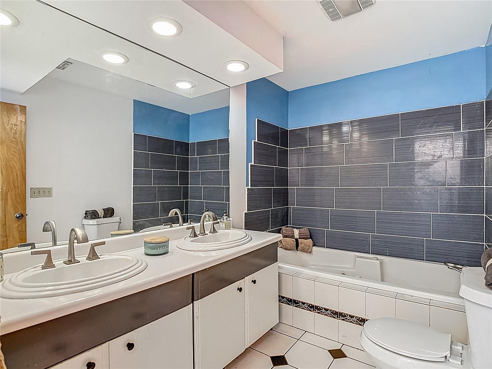 MEADOWS ESTATES - Residential