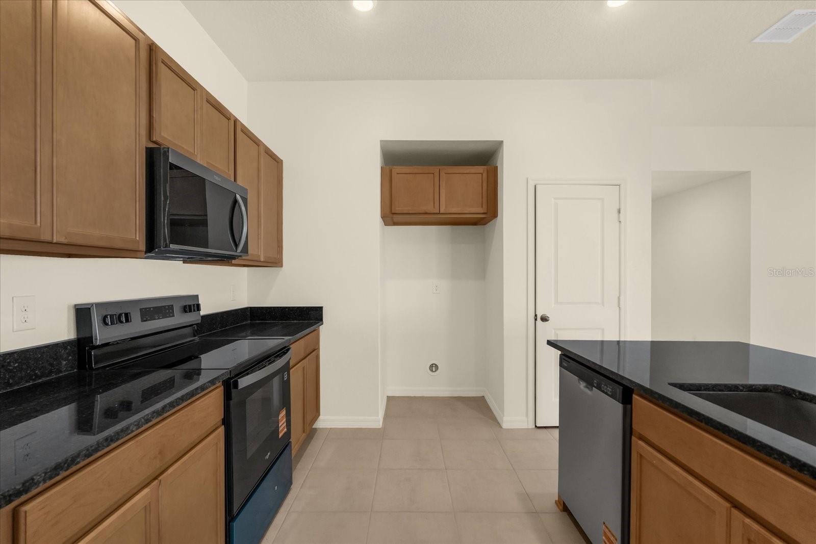 5589 CREEK HAVEN WAY