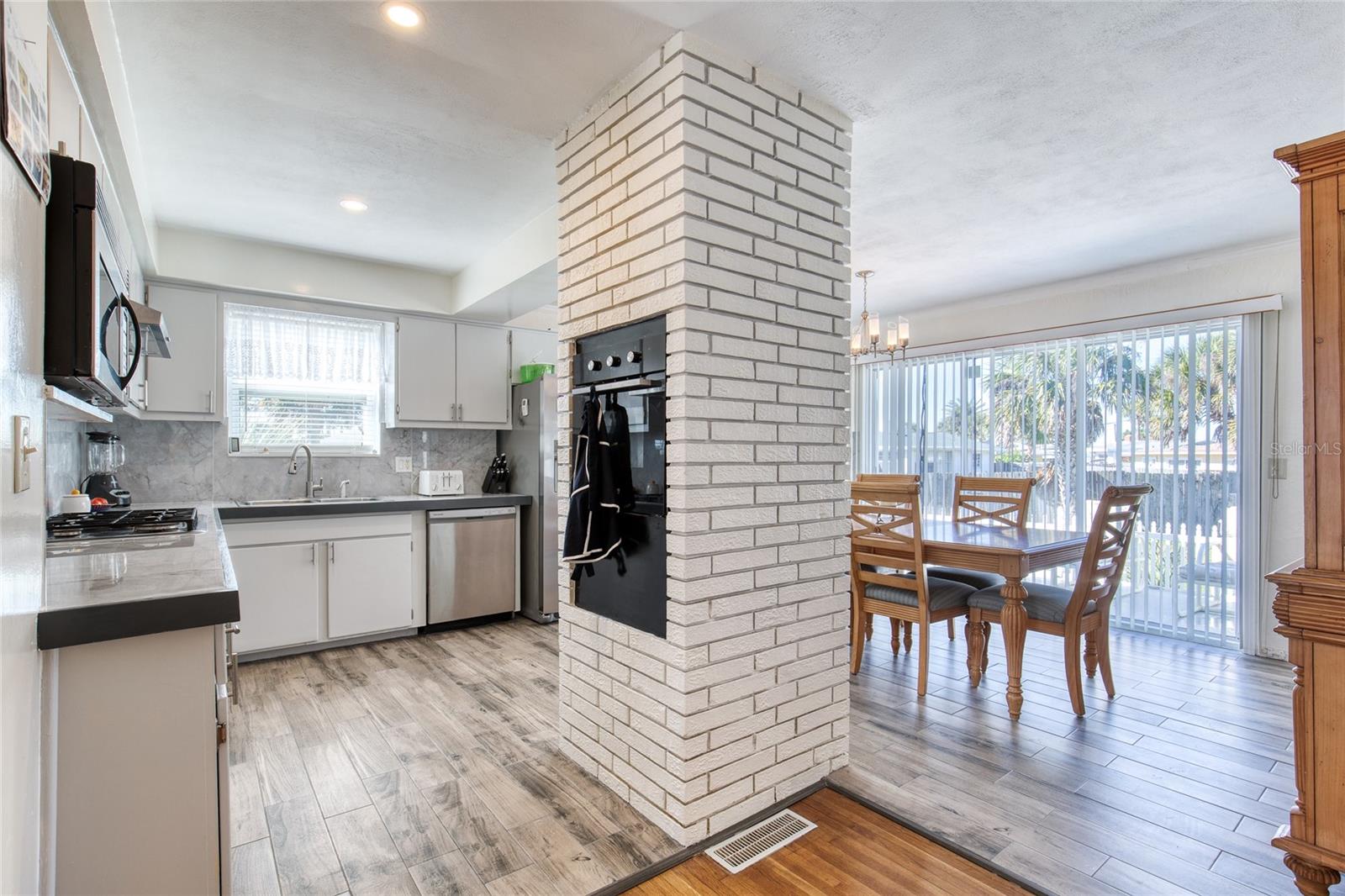 AQUA VISTA CIRCLES - Residential