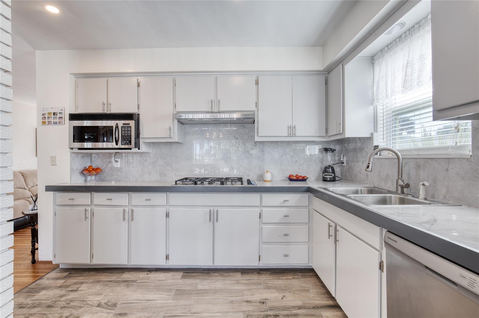 AQUA VISTA CIRCLES - Residential