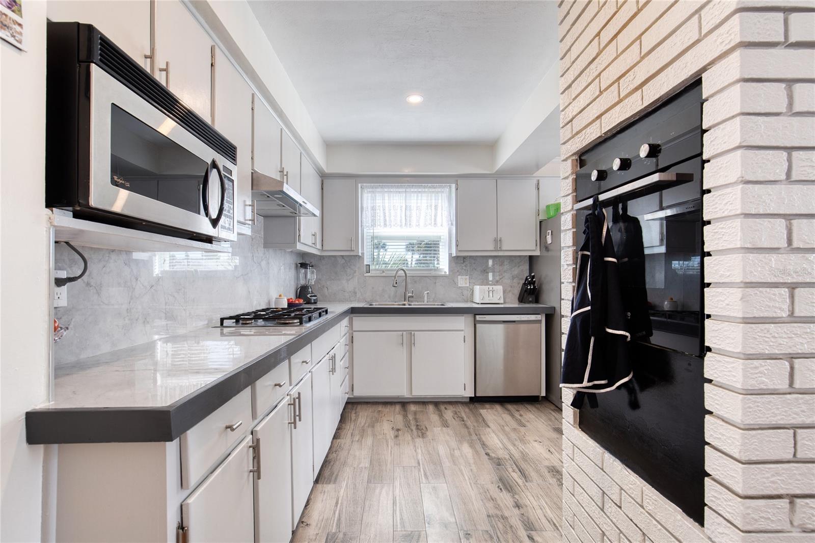 AQUA VISTA CIRCLES - Residential