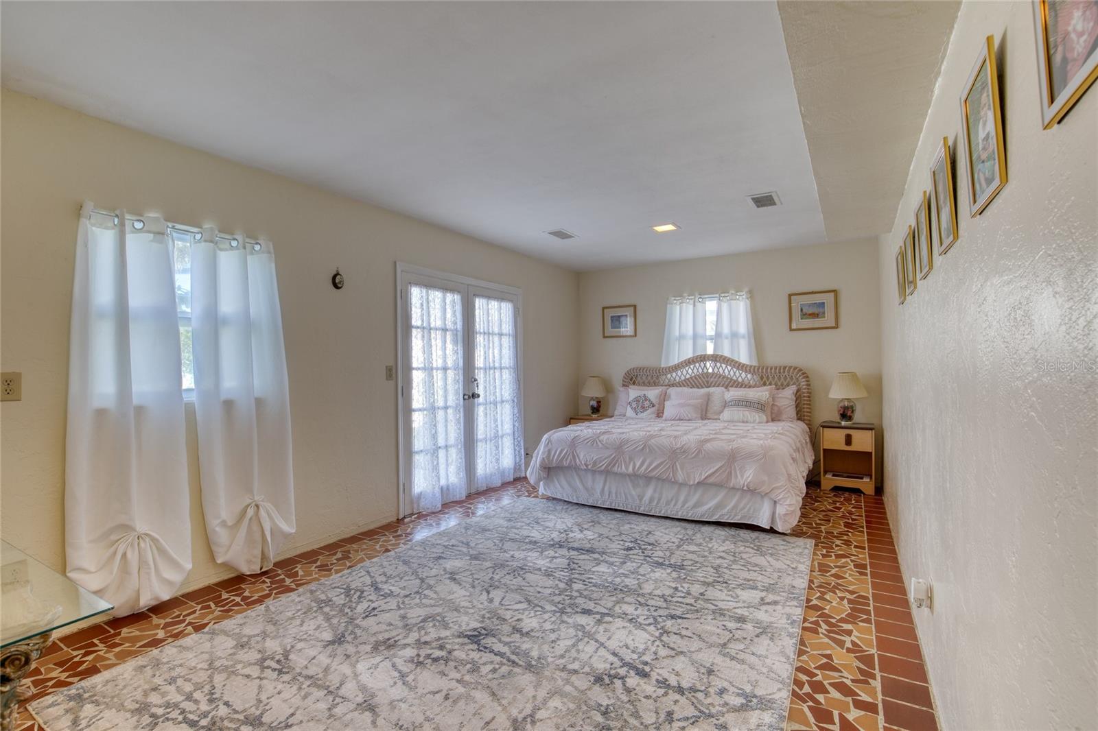 AQUA VISTA CIRCLES - Residential