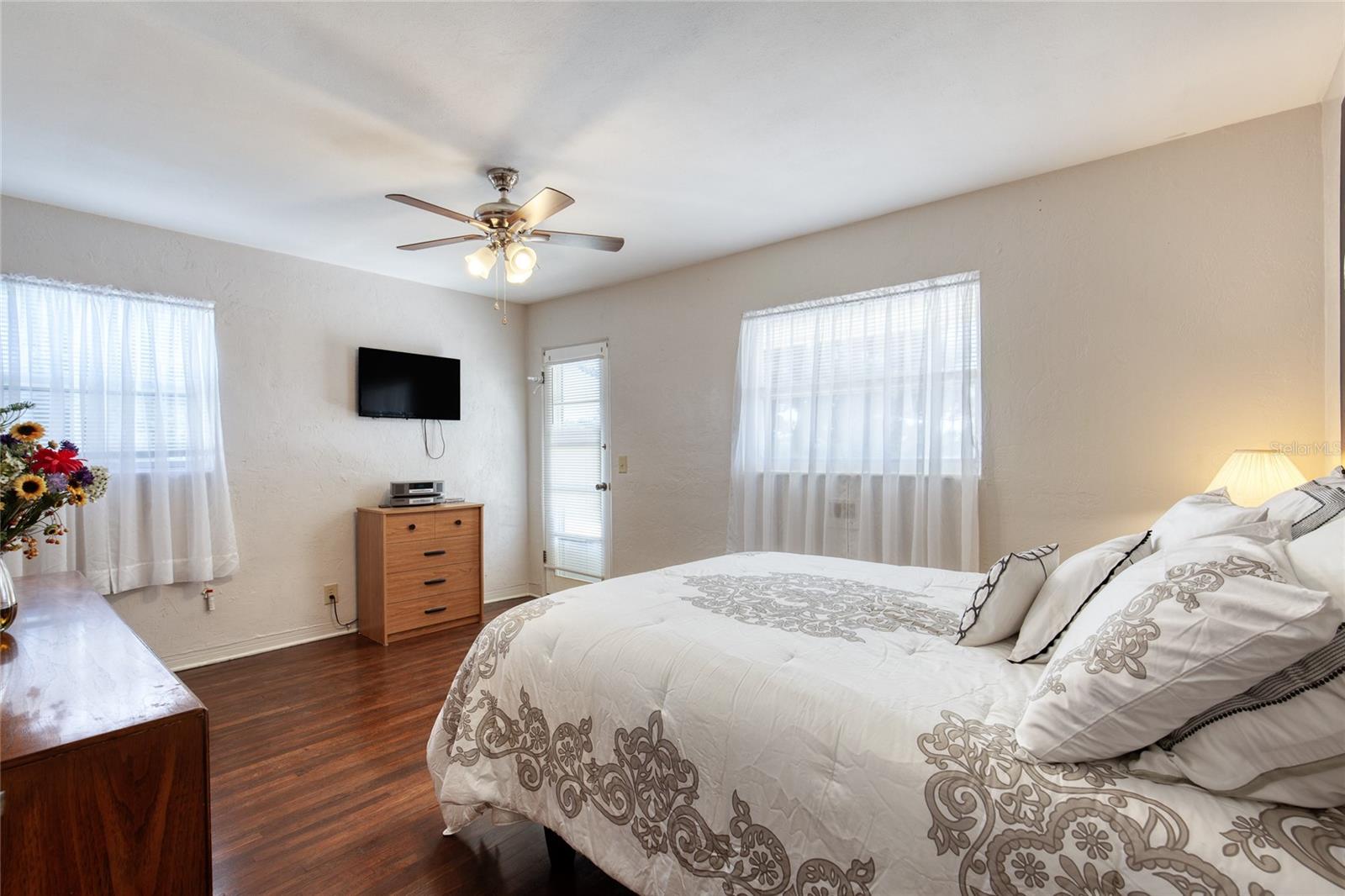 AQUA VISTA CIRCLES - Residential