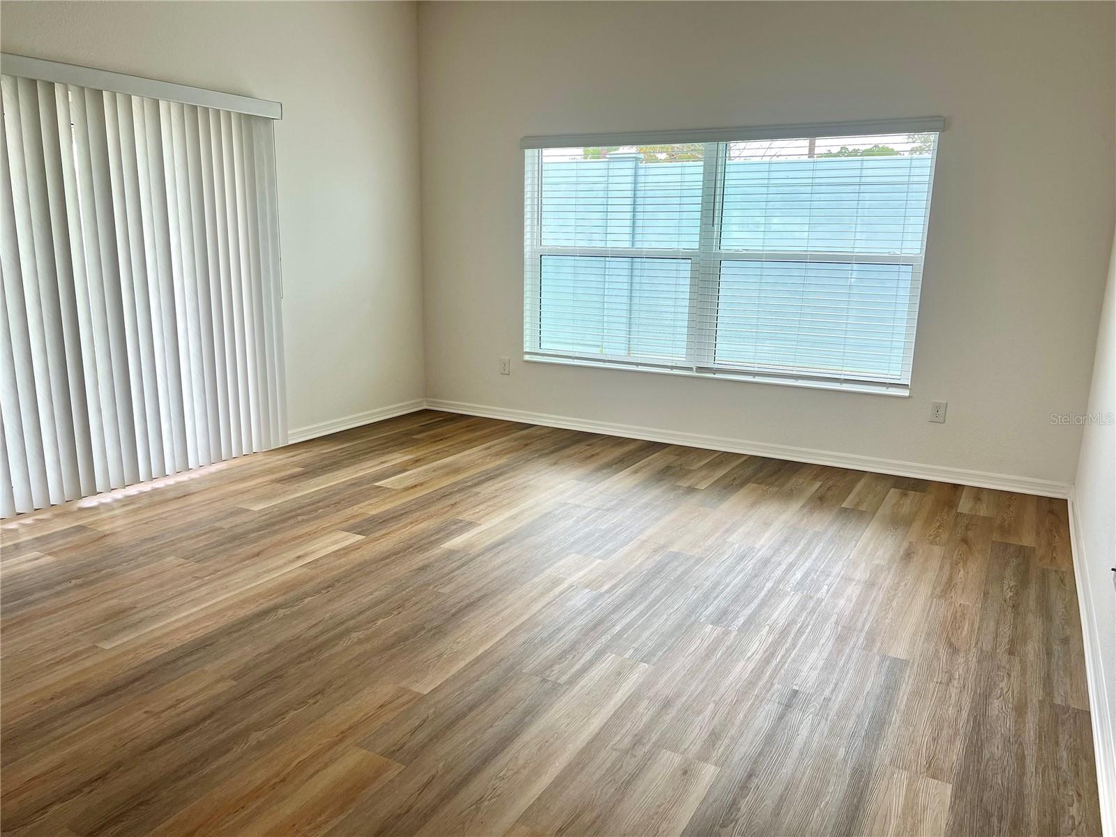 WEST LAKE UN 70 - Residential Lease