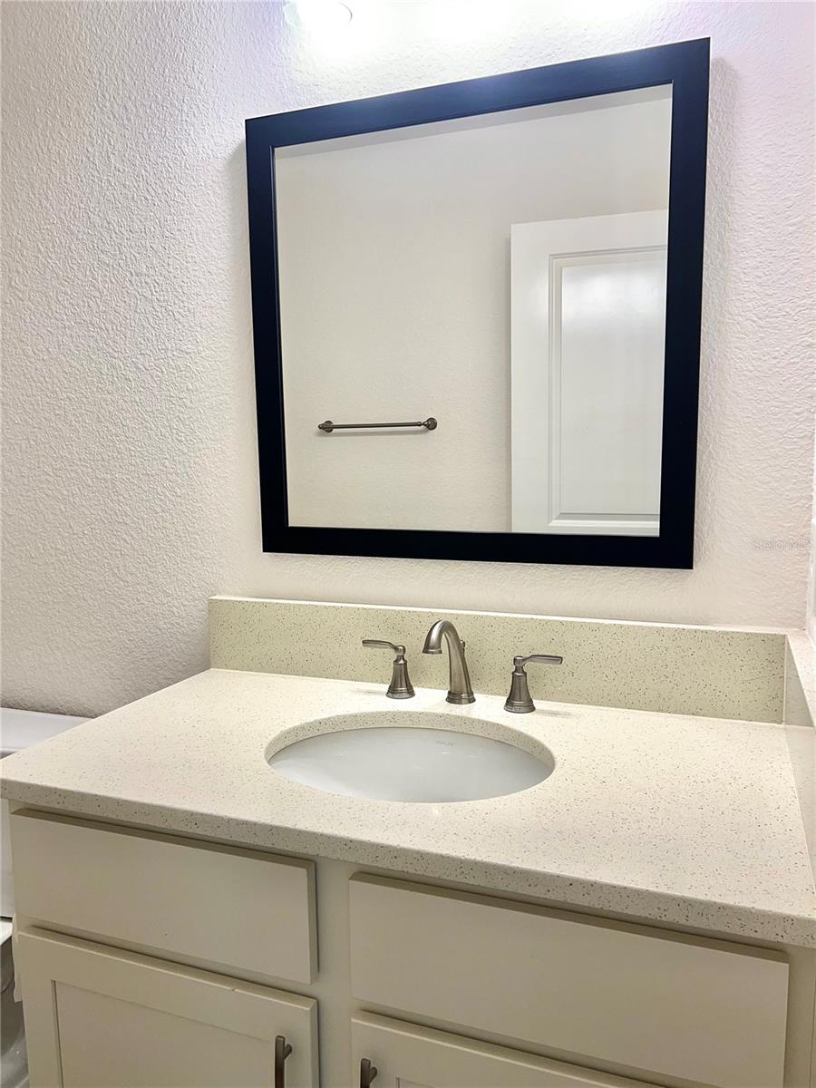 WEST LAKE UN 70 - Residential Lease