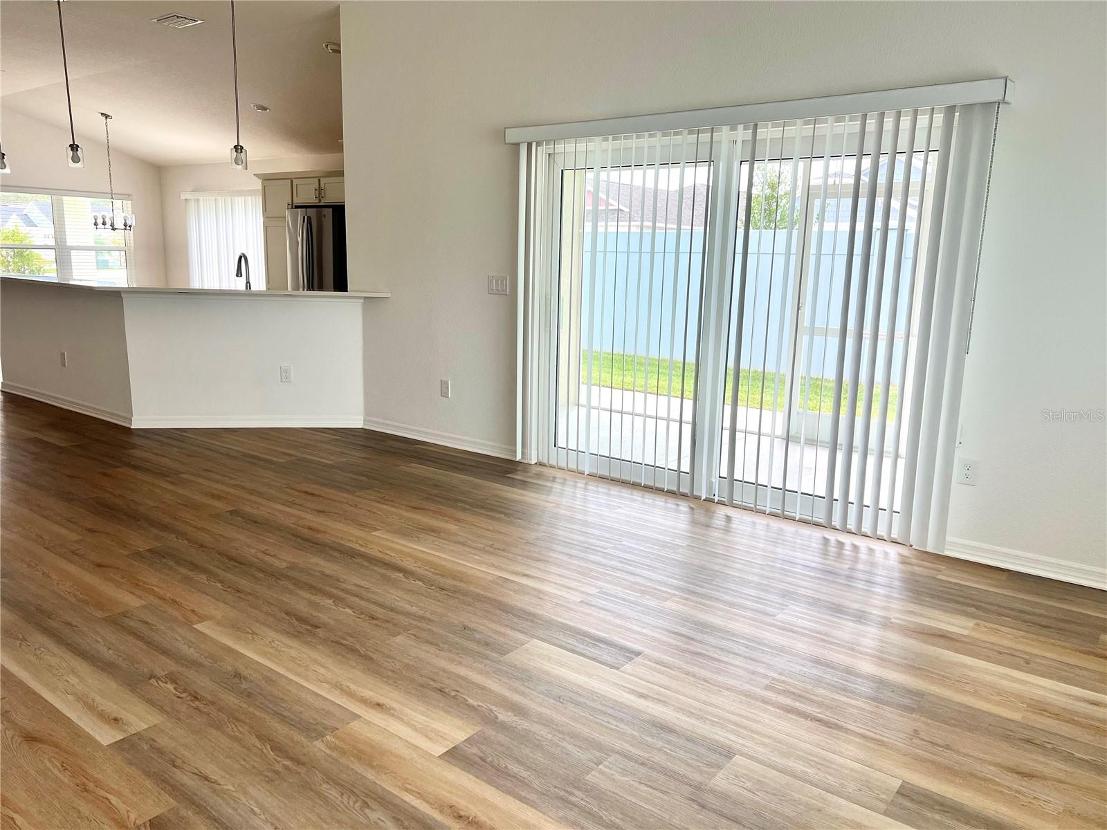 WEST LAKE UN 70 - Residential Lease