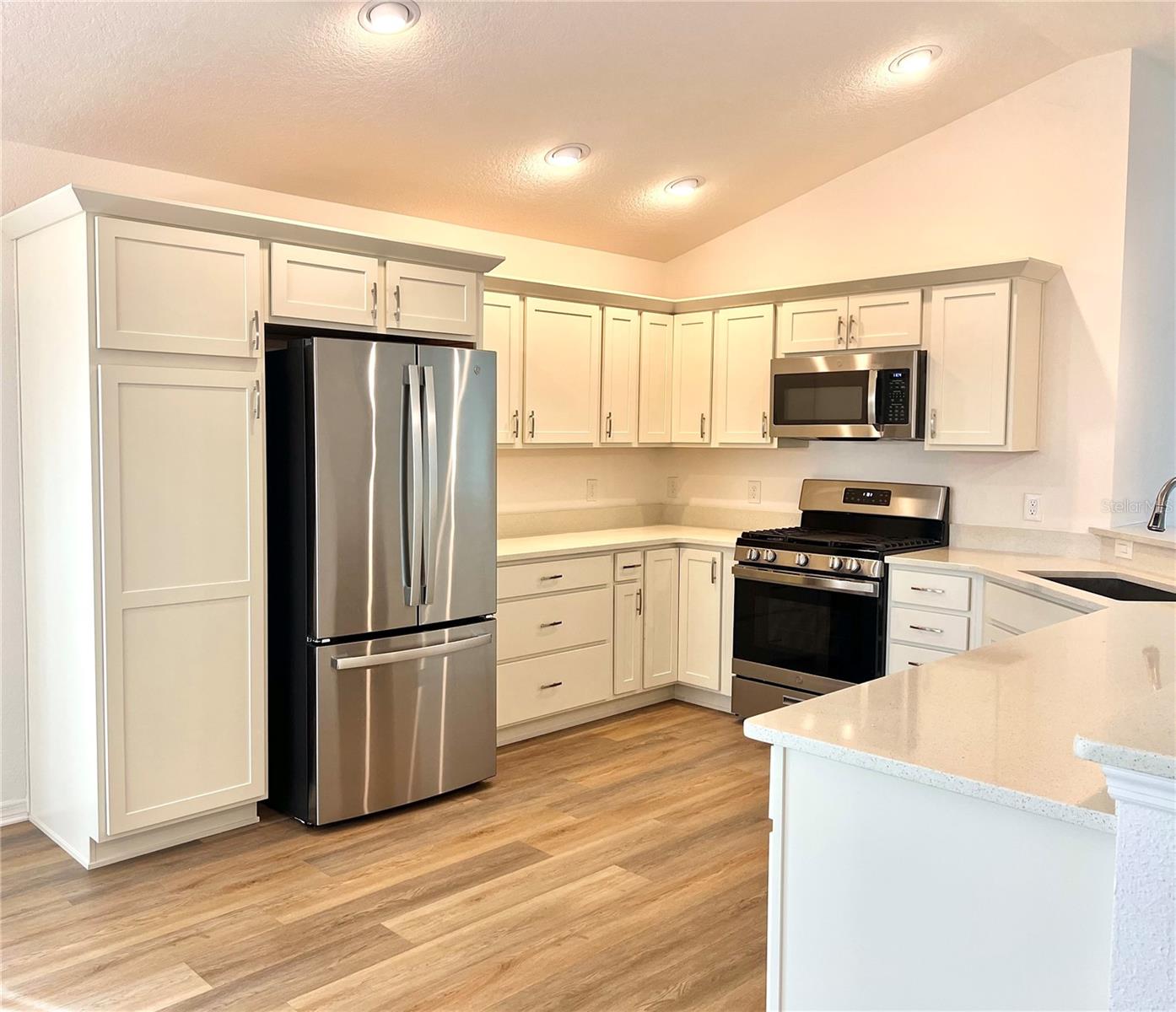 WEST LAKE UN 70 - Residential Lease