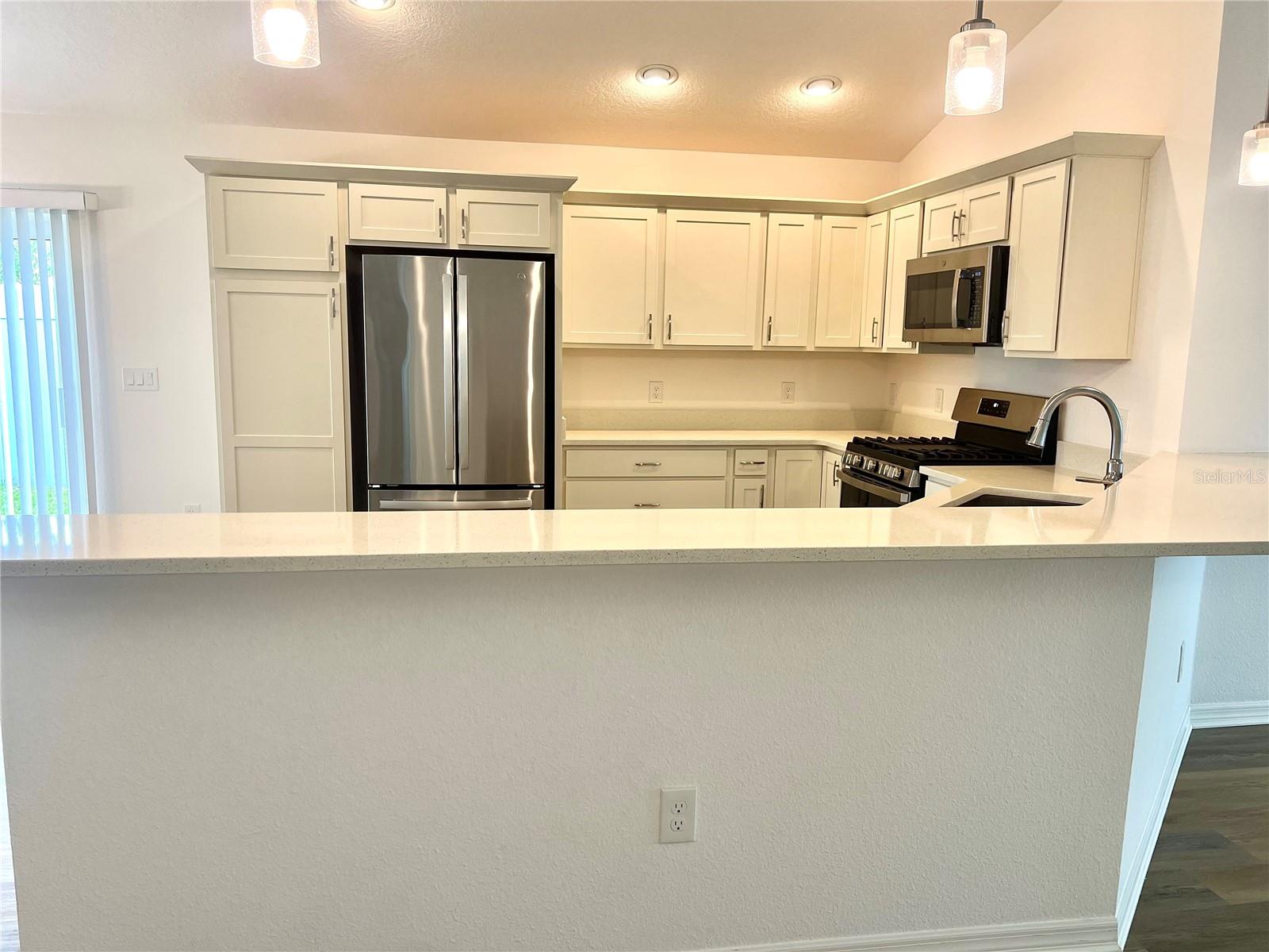 WEST LAKE UN 70 - Residential Lease