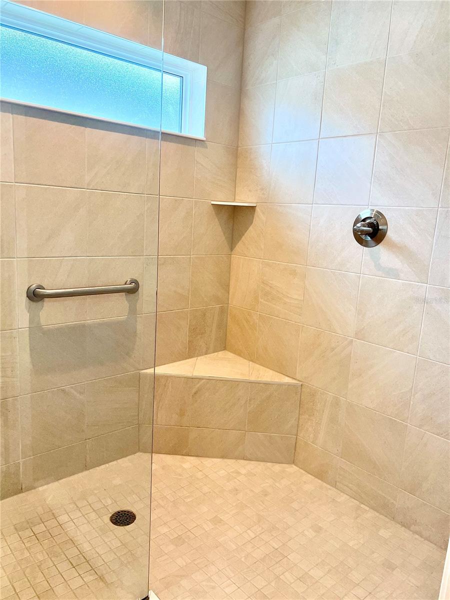 WEST LAKE UN 70 - Residential Lease