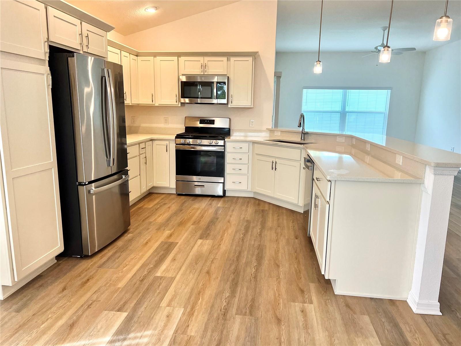 WEST LAKE UN 70 - Residential Lease