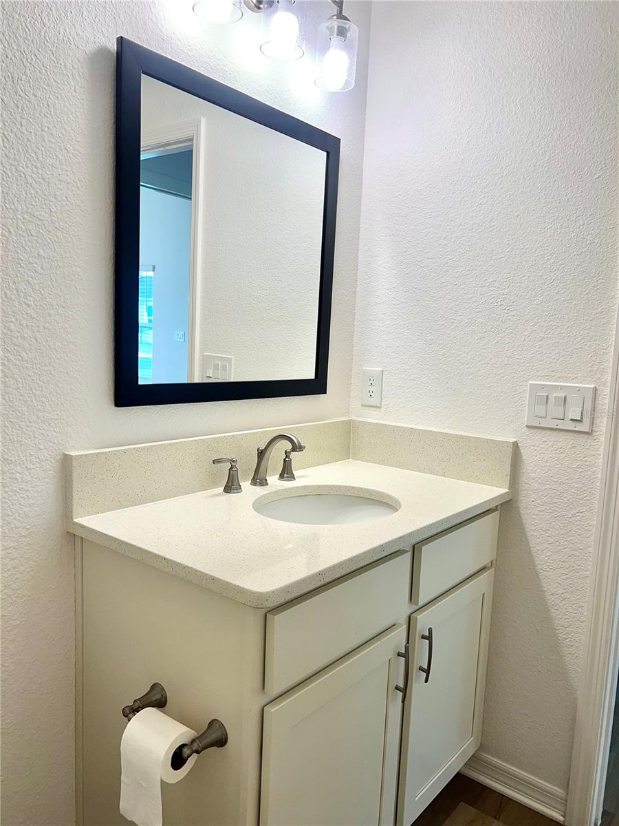 WEST LAKE UN 70 - Residential Lease