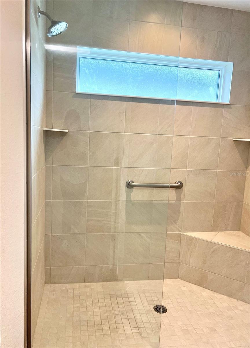 WEST LAKE UN 70 - Residential Lease