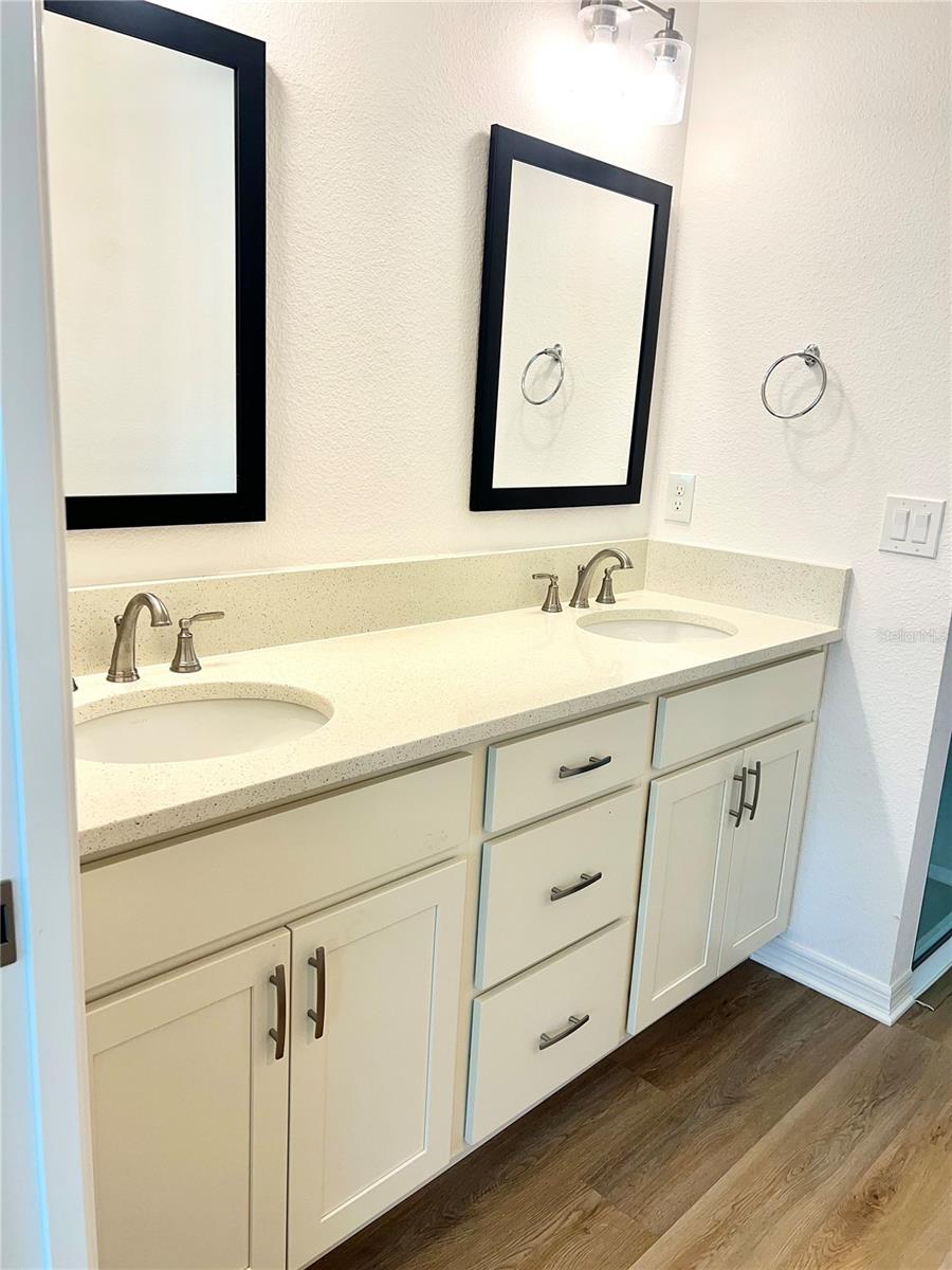 WEST LAKE UN 70 - Residential Lease