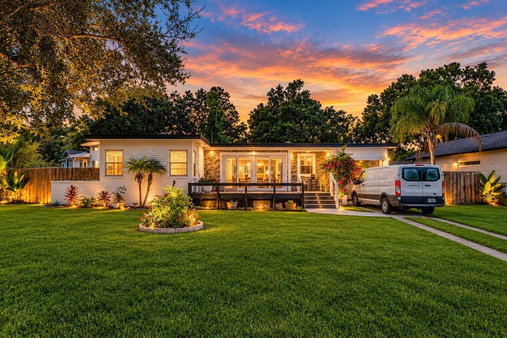 Photo of 3221 Underhill Court, Orlando, FL 32803 (MLS # O6447108)