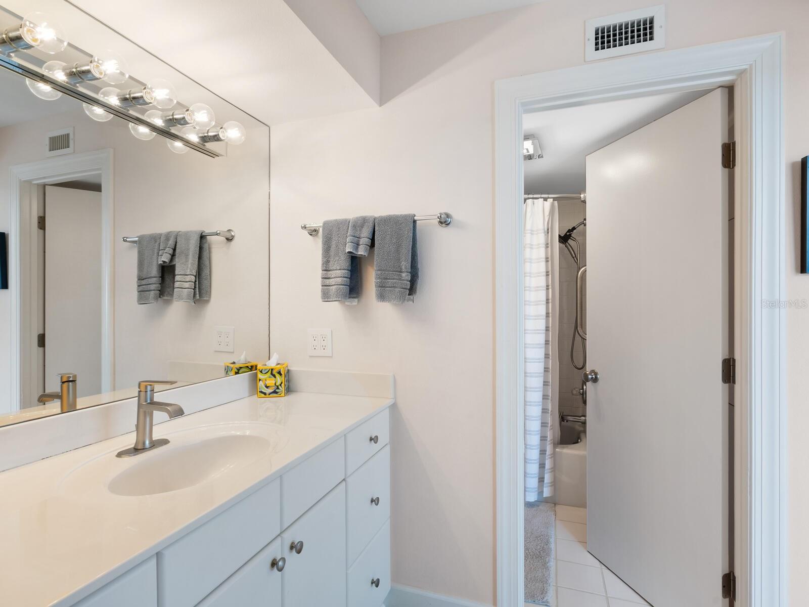 ISLANDER CLUB OF LONGBOAT - Residential