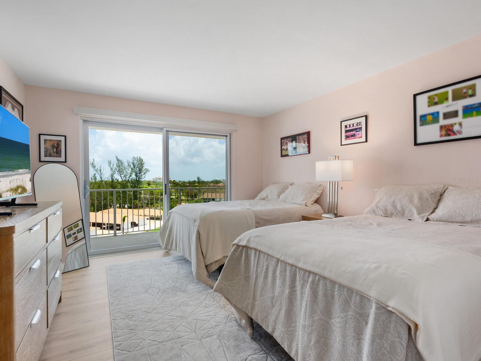 ISLANDER CLUB OF LONGBOAT - Residential