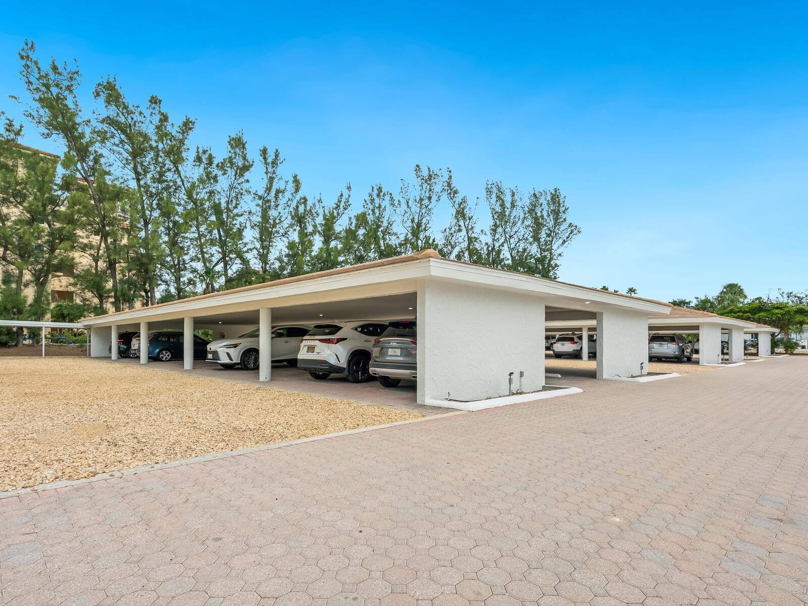 ISLANDER CLUB OF LONGBOAT - Residential