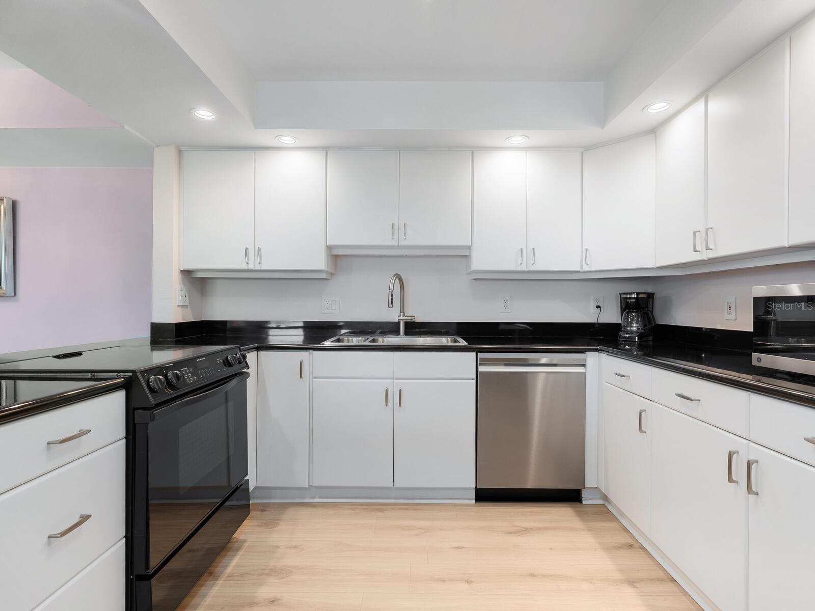 ISLANDER CLUB OF LONGBOAT - Residential