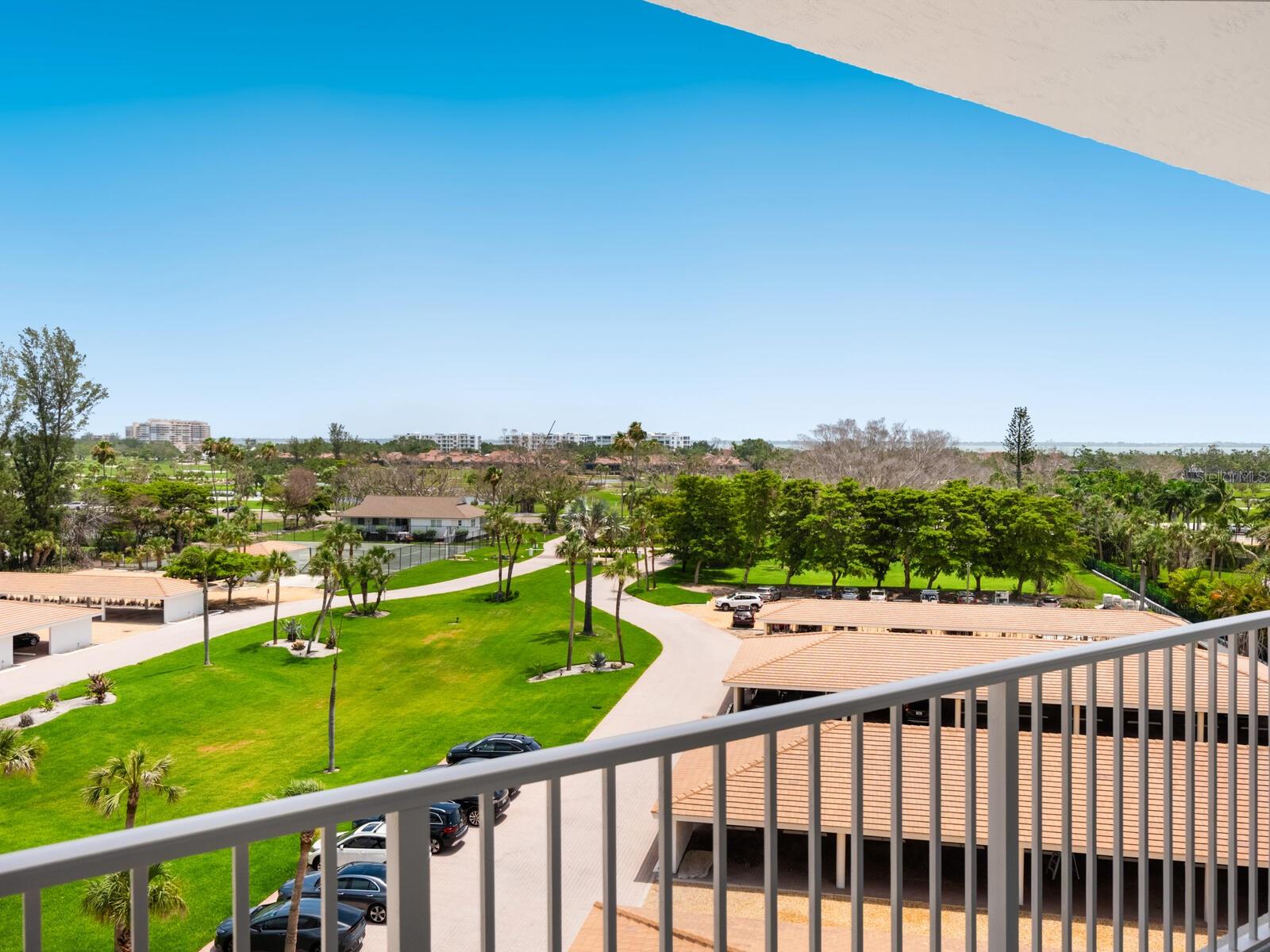 ISLANDER CLUB OF LONGBOAT - Residential