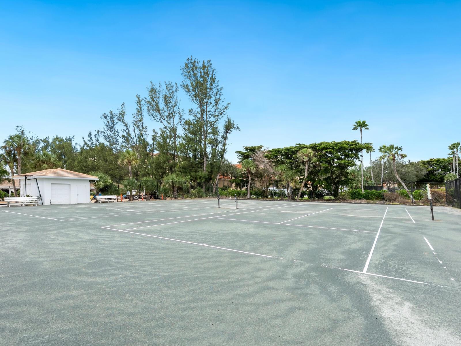 ISLANDER CLUB OF LONGBOAT - Residential