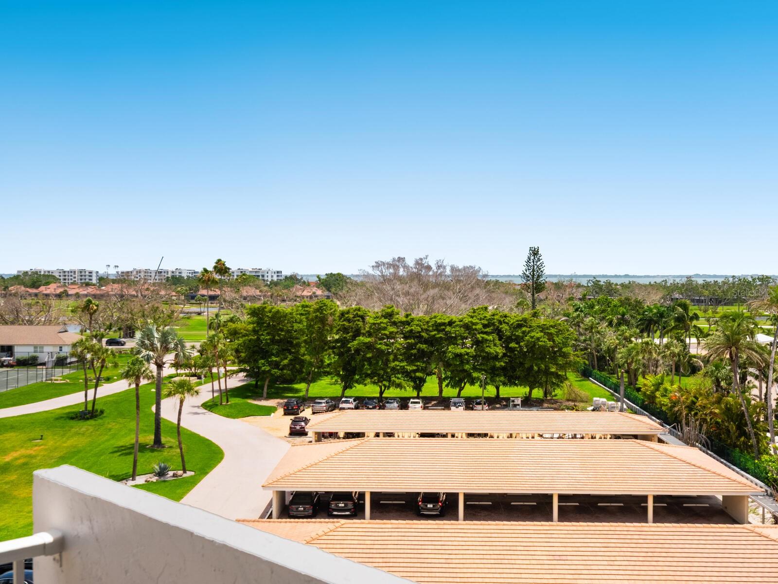 ISLANDER CLUB OF LONGBOAT - Residential