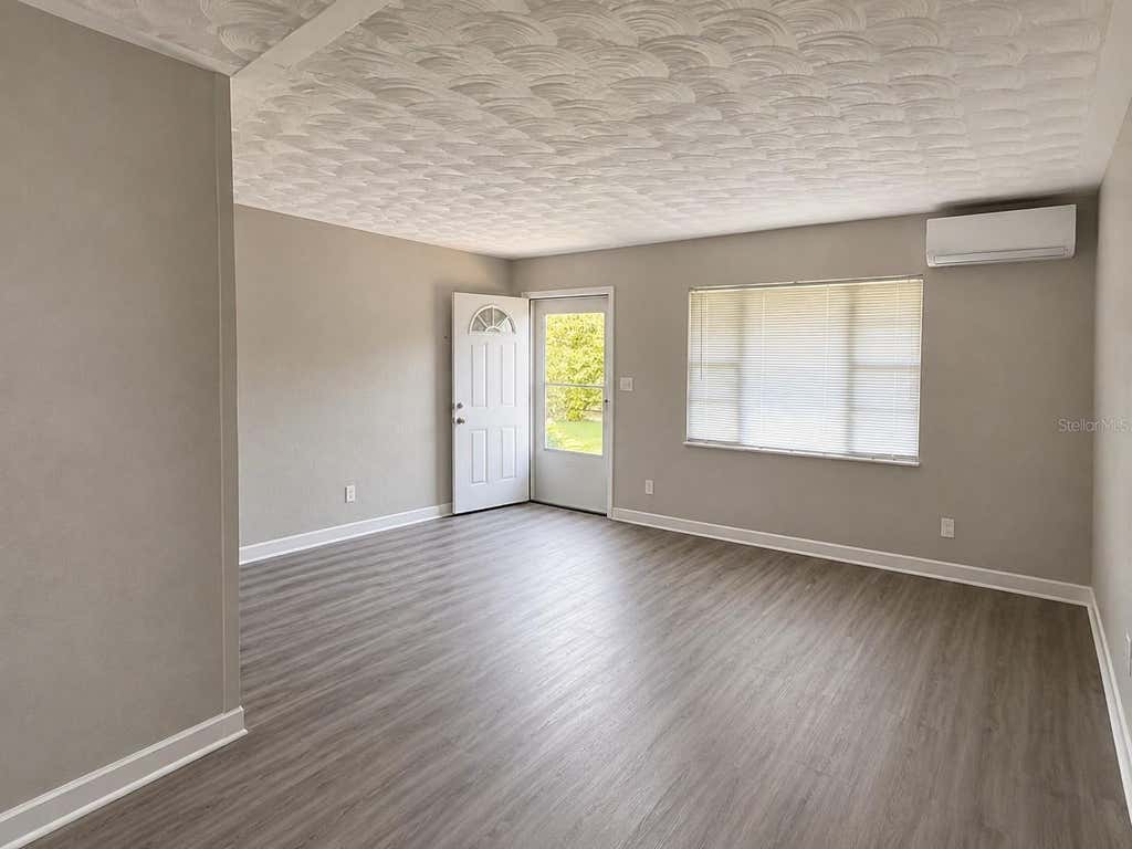 Photo of 1044 58th Avenue N, St Petersburg, FL 33703 (MLS # TB8536421)