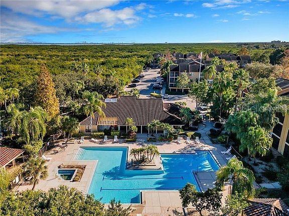 Gateway location!! Centrally located between downtown Tampa and St Petersburg. Close to fun restaurants and bars on Gandy and surrounding areas, shopping, I-275, Tampa and St. Pete/Clearwater airports all just minutes away! Tampa bay accessable in many areas close by for kayaking and boating.
This one bedroom is nicely updated and move in ready! Water/trash and use of amenities included.