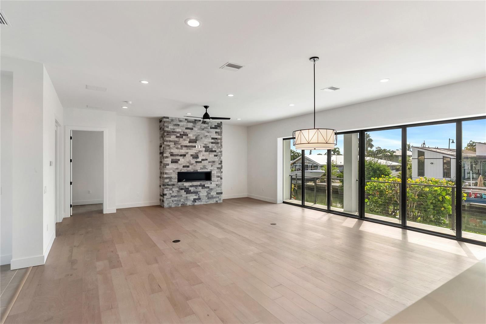 SLEEPY LAGOON PARK - Residential