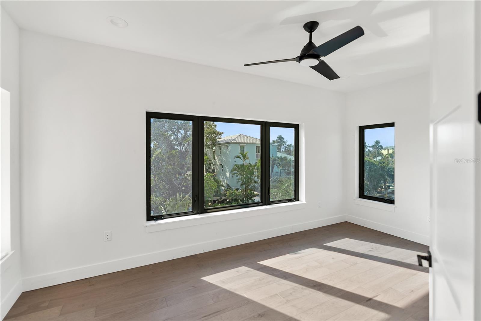 SLEEPY LAGOON PARK - Residential