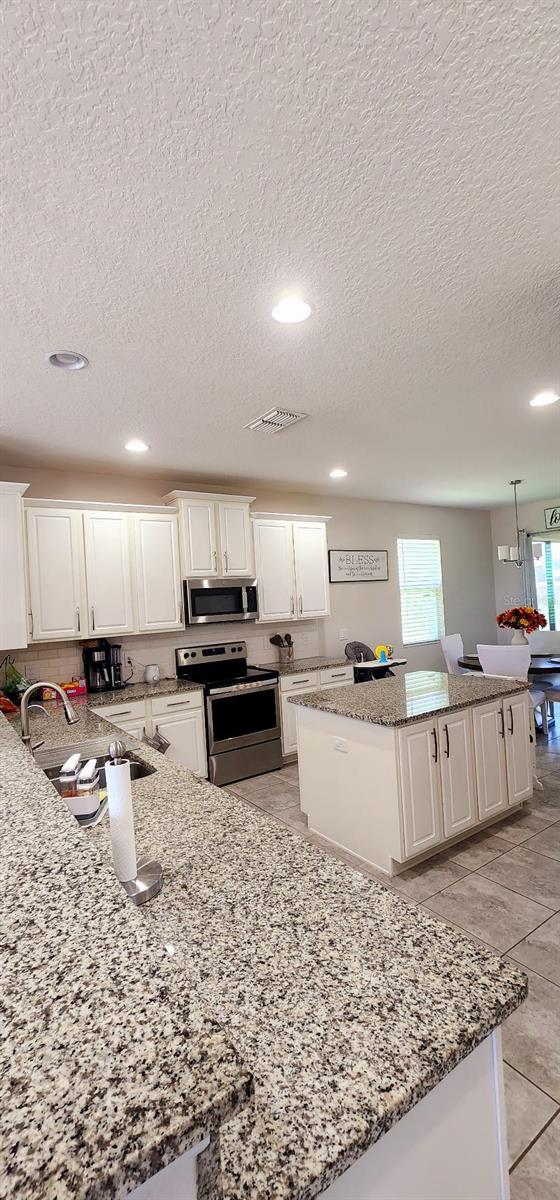 1704 FELICITY LANE