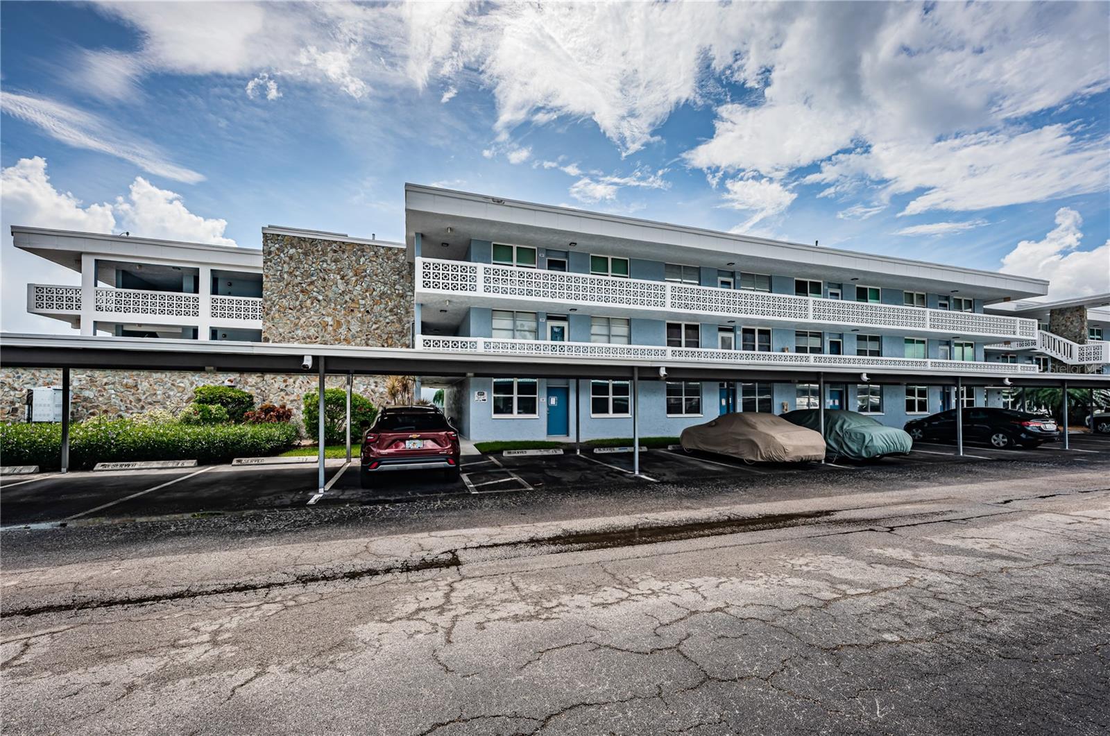 4895 BAY STREET NE 211