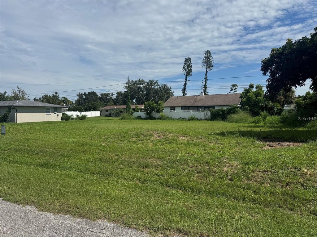 Photo of Roslyn Road, Venice, FL 34293 (MLS # A4700923)