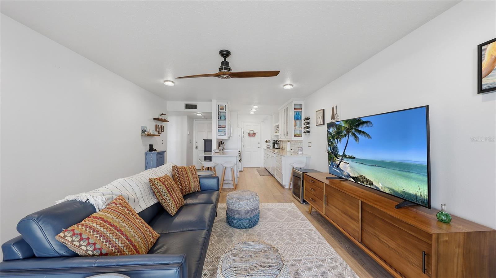 200 THE ESPLANADE N B2