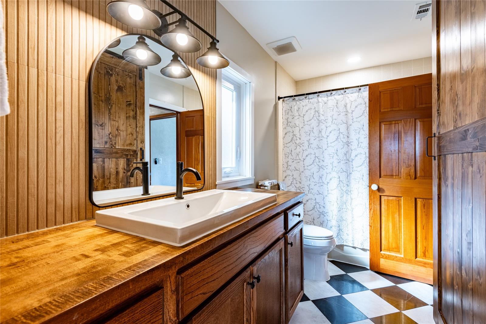 VERA MANOR - Residential