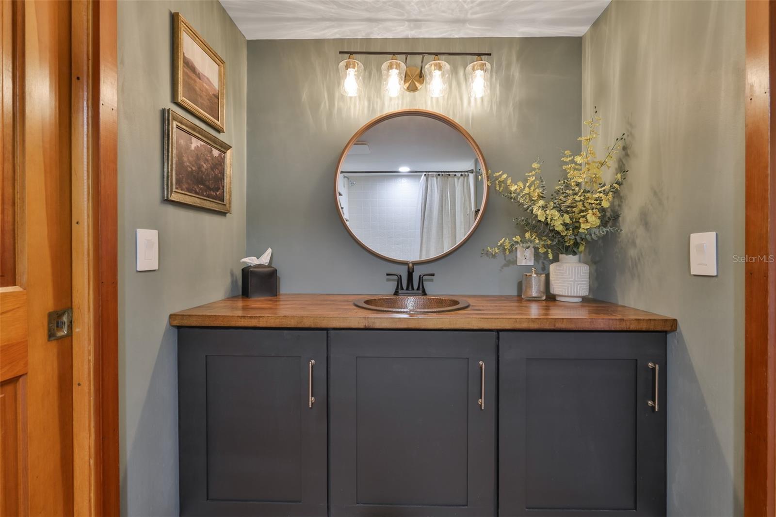 VERA MANOR - Residential