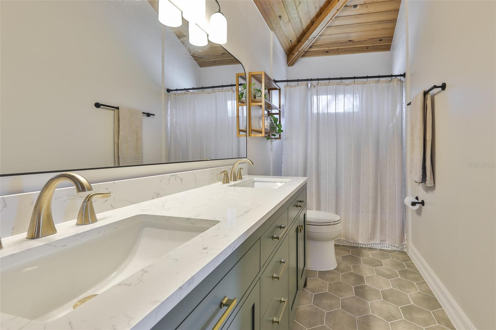 VERA MANOR - Residential