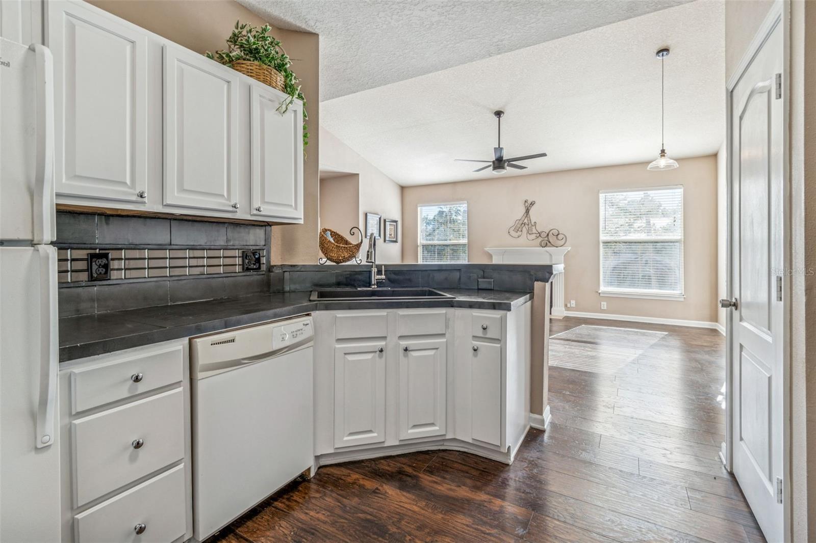 THE VILLAS CONDO - Residential