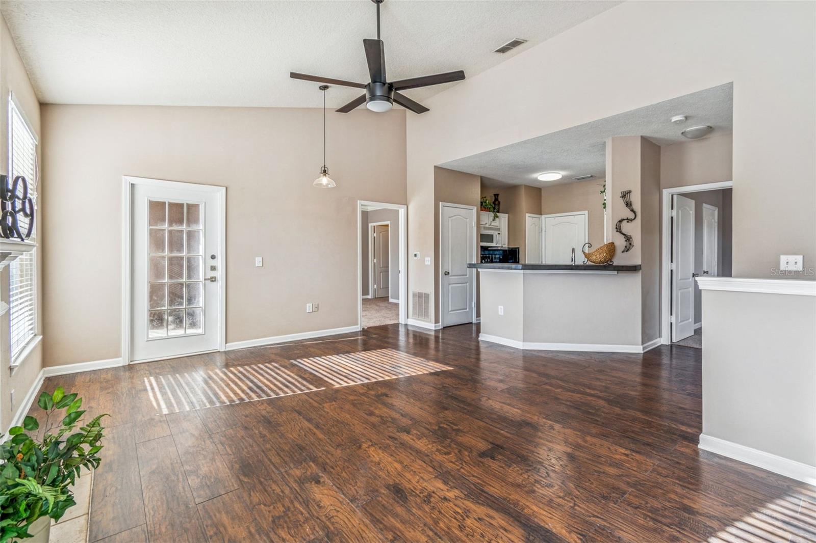 THE VILLAS CONDO - Residential