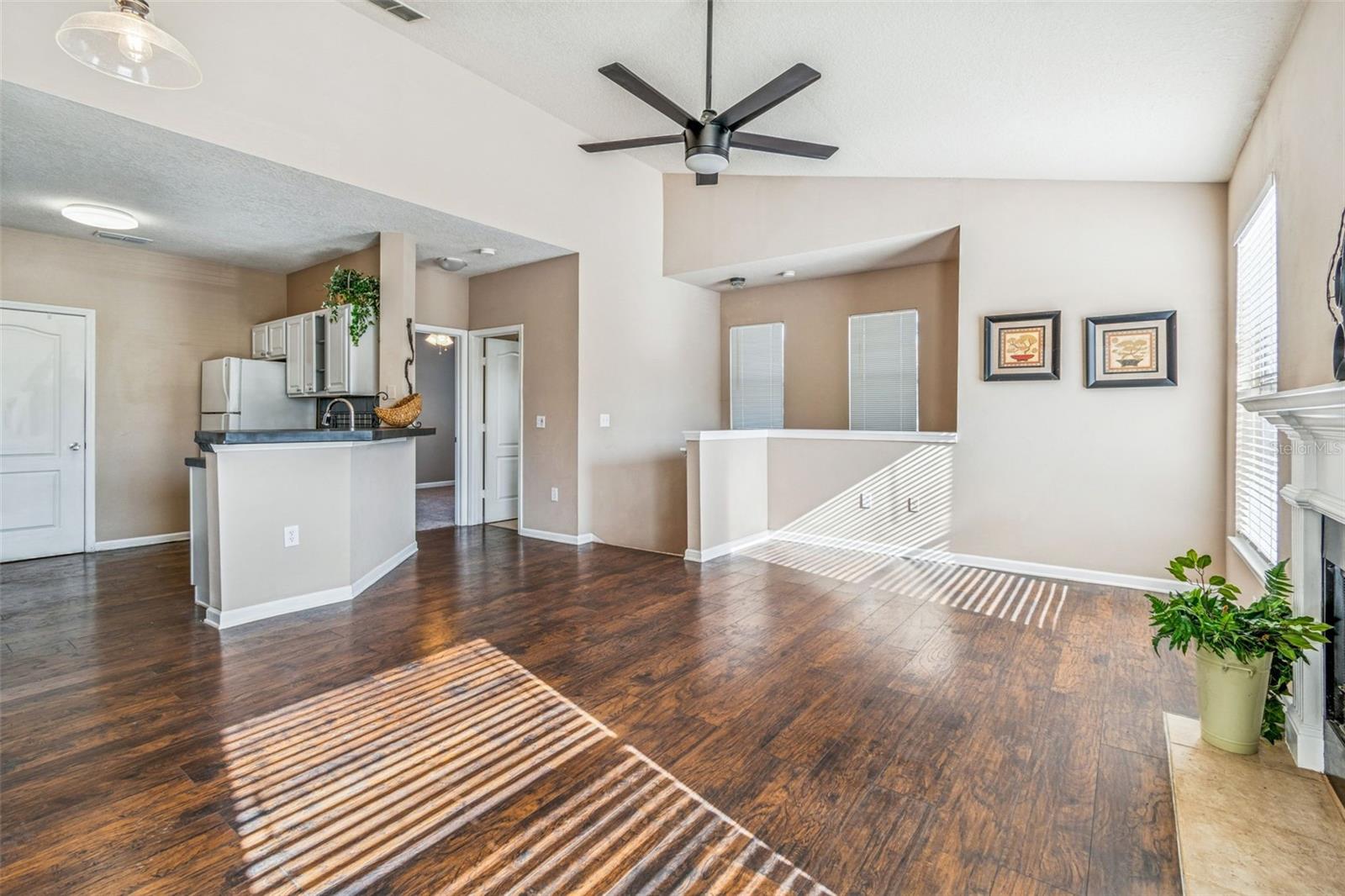 THE VILLAS CONDO - Residential