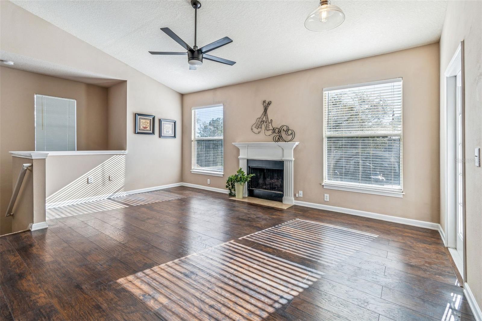 THE VILLAS CONDO - Residential