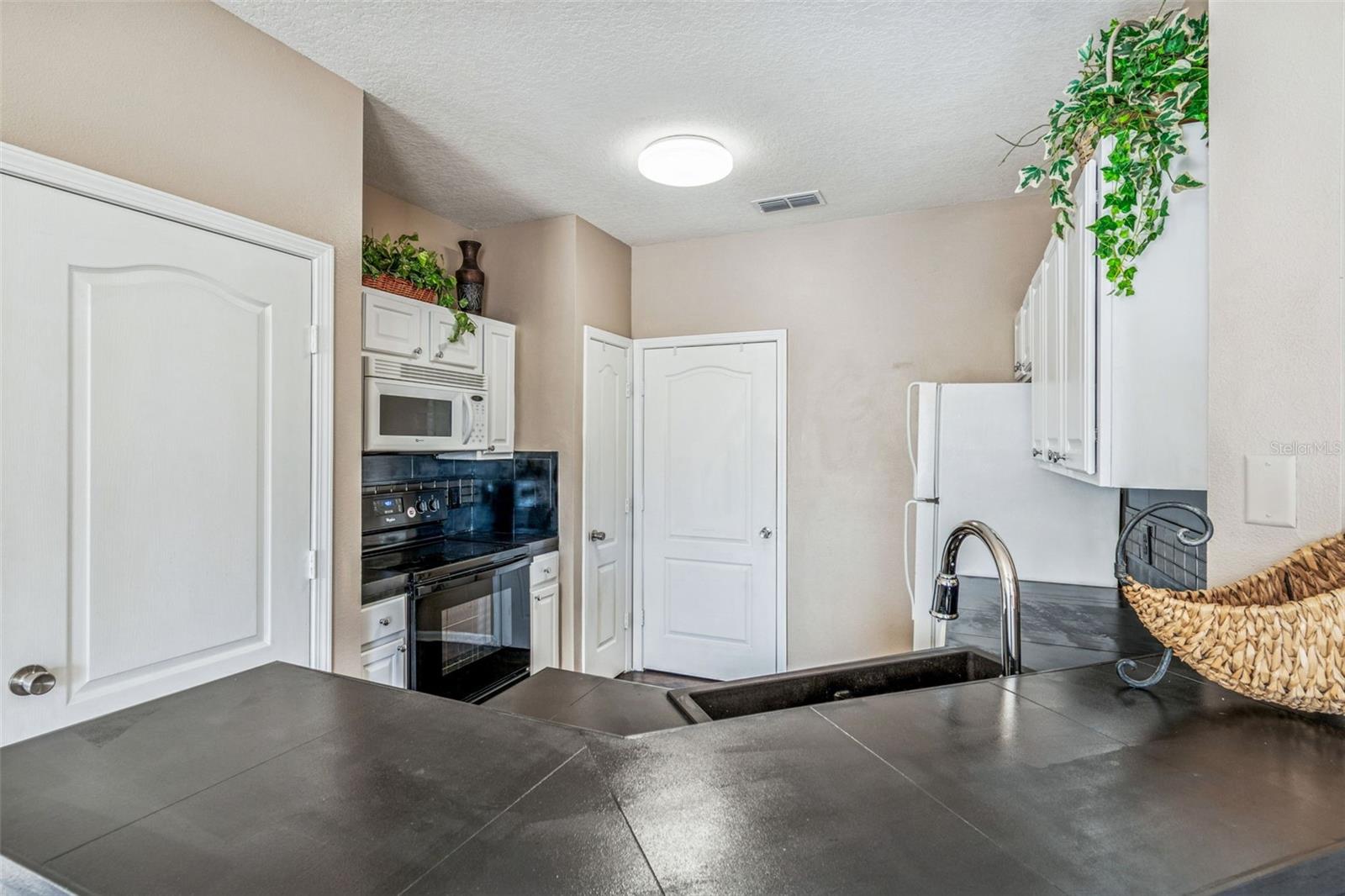 THE VILLAS CONDO - Residential