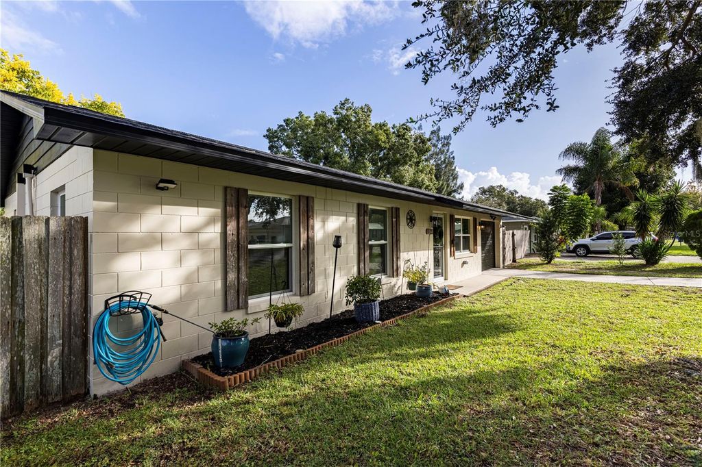 Photo of 1240 Cedar Avenue, Tavares, FL 32778 (MLS # G5103013)